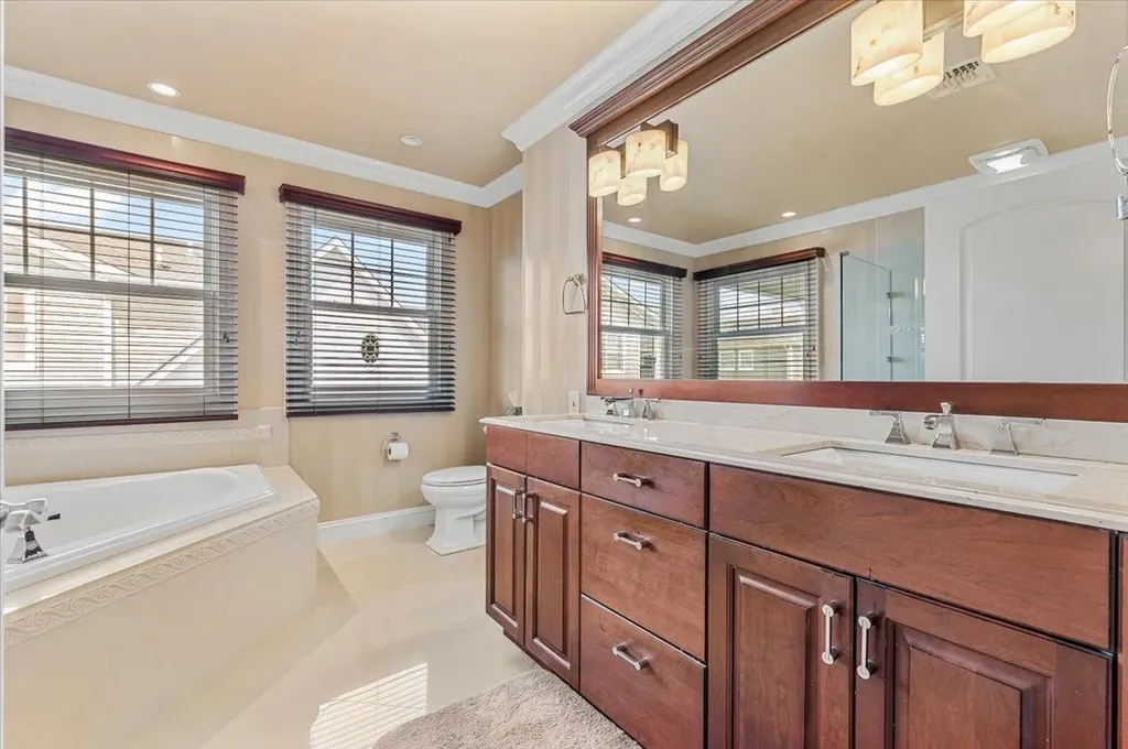 481 Pacing Way Westbury NY 11590