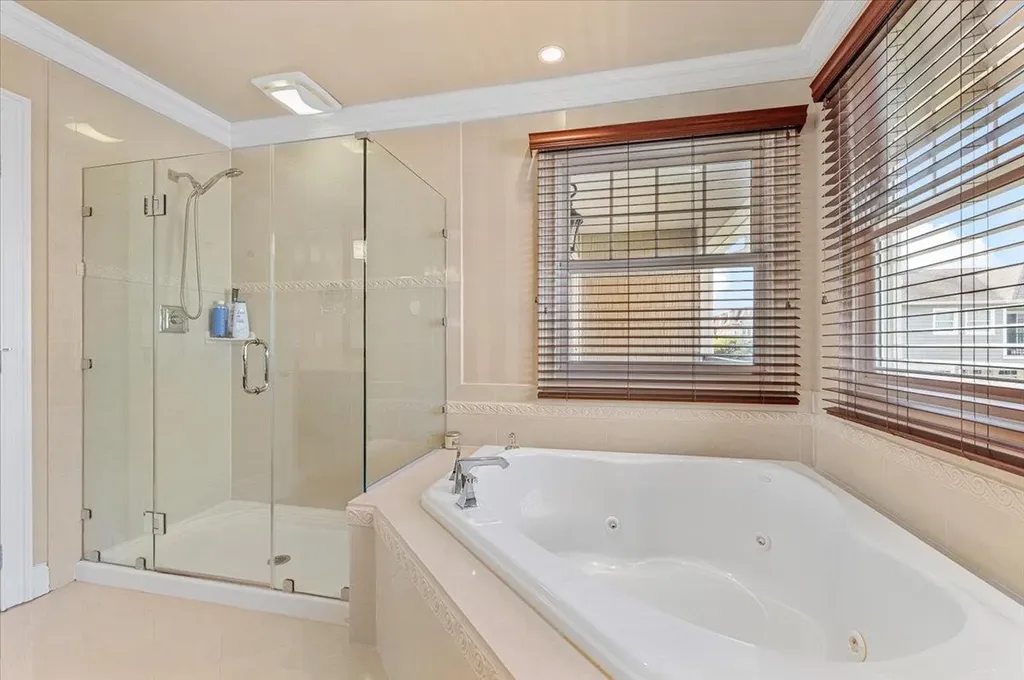 481 Pacing Way Westbury NY 11590