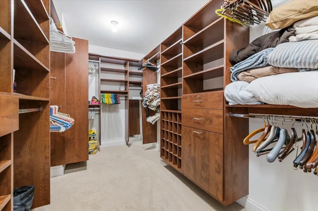 481 Pacing Way Westbury NY 11590
