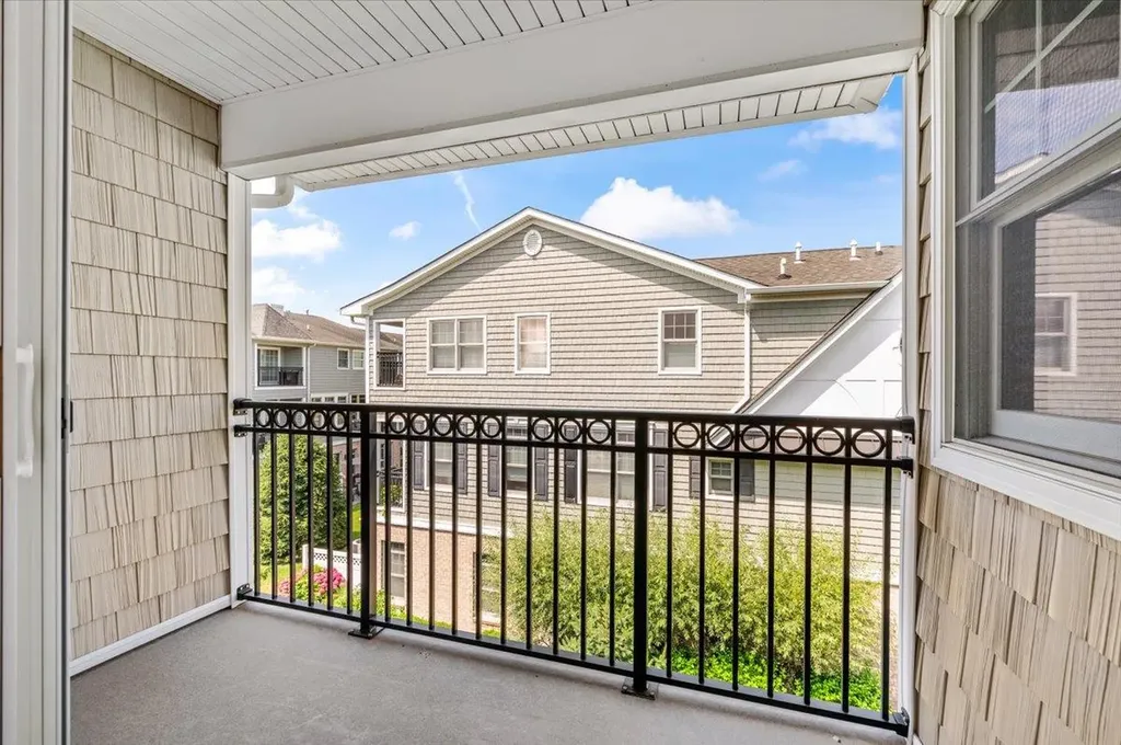 481 Pacing Way Westbury NY 11590