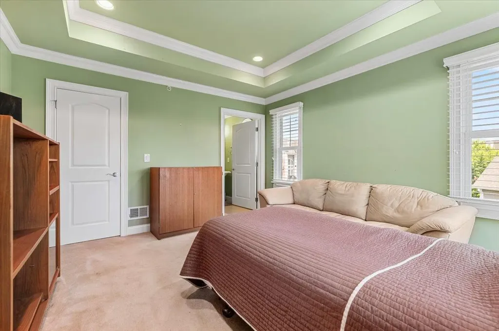 481 Pacing Way Westbury NY 11590