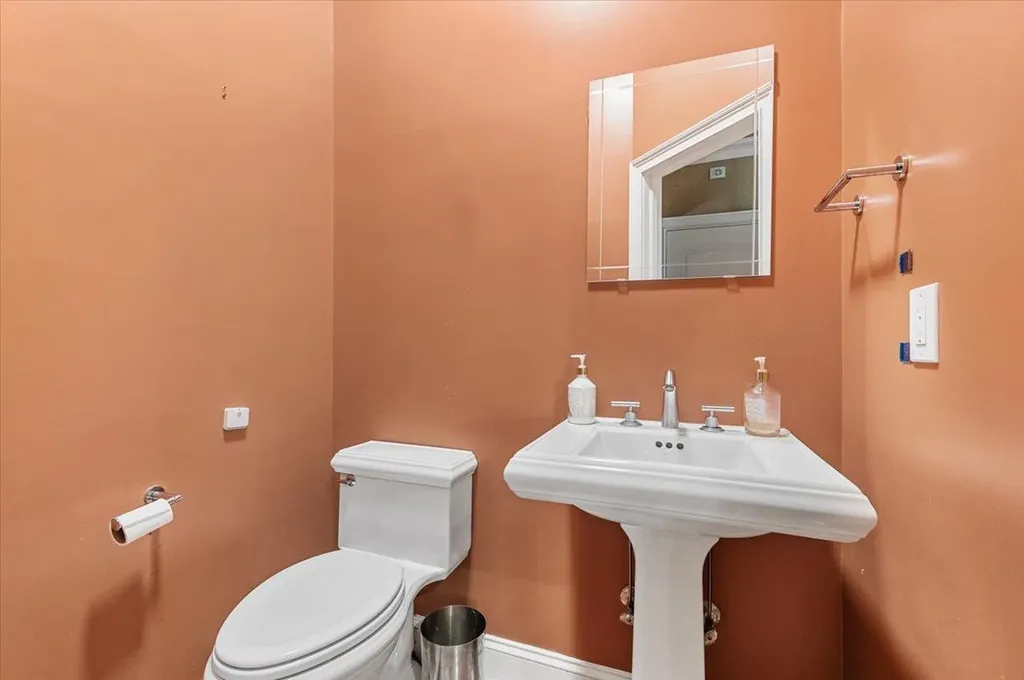 481 Pacing Way Westbury NY 11590