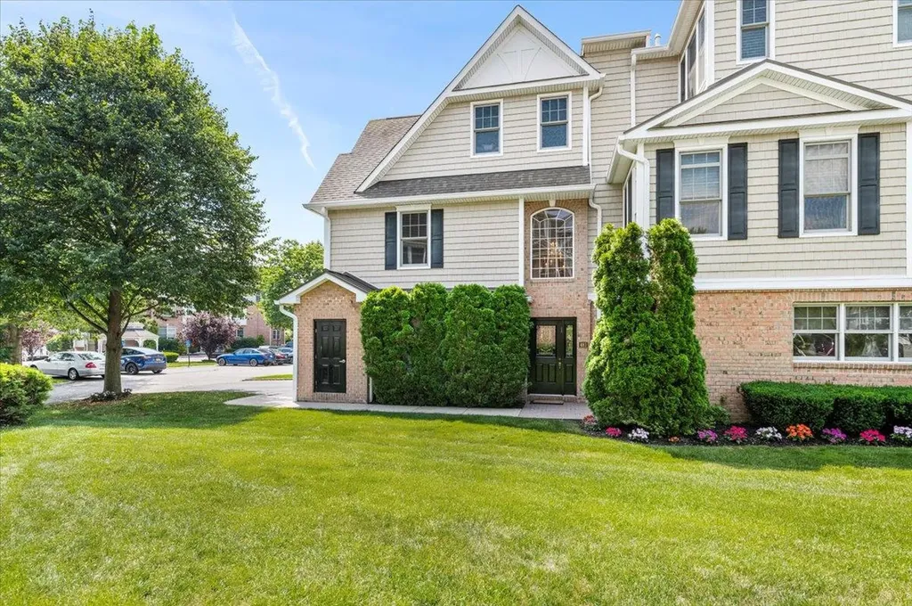 481 Pacing Way Westbury NY 11590
