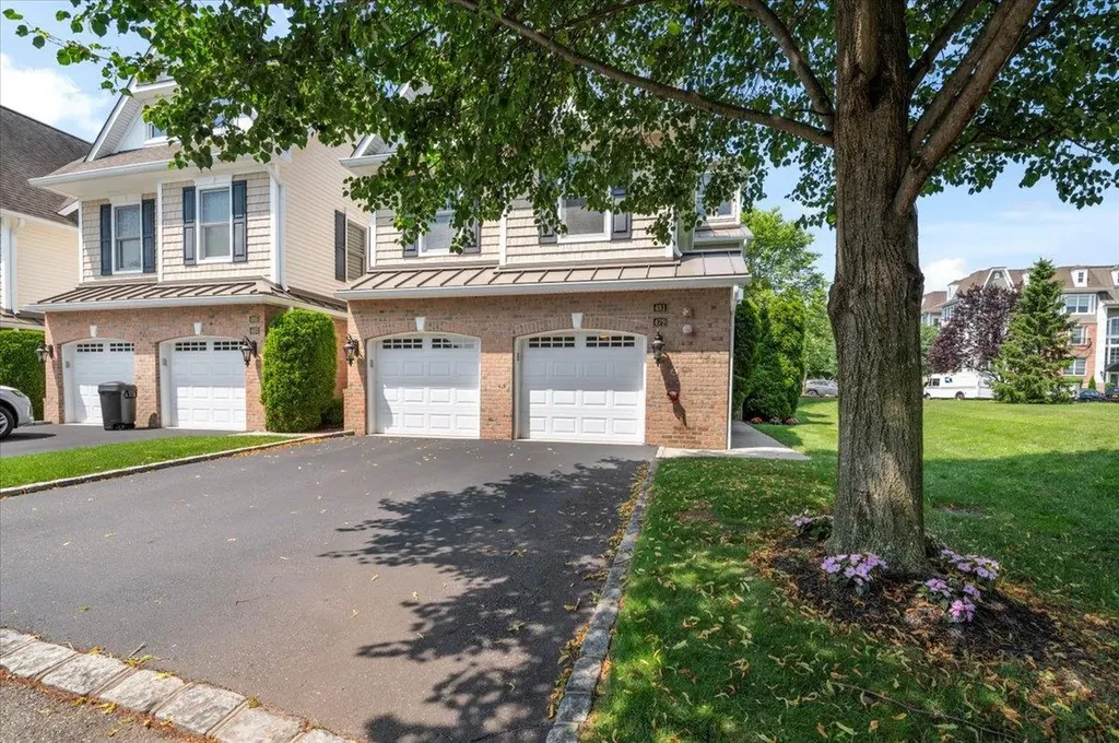 481 Pacing Way Westbury NY 11590