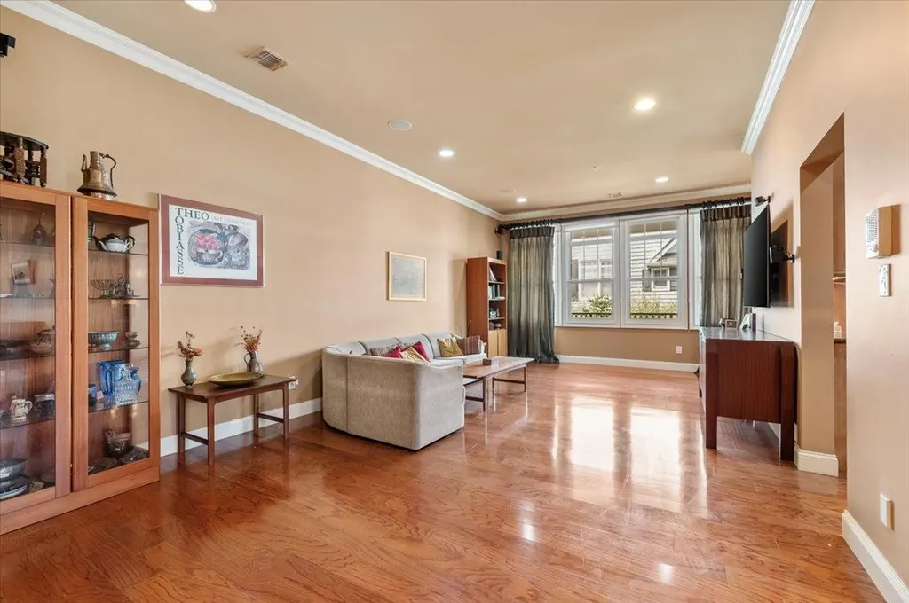 481 Pacing Way Westbury NY 11590