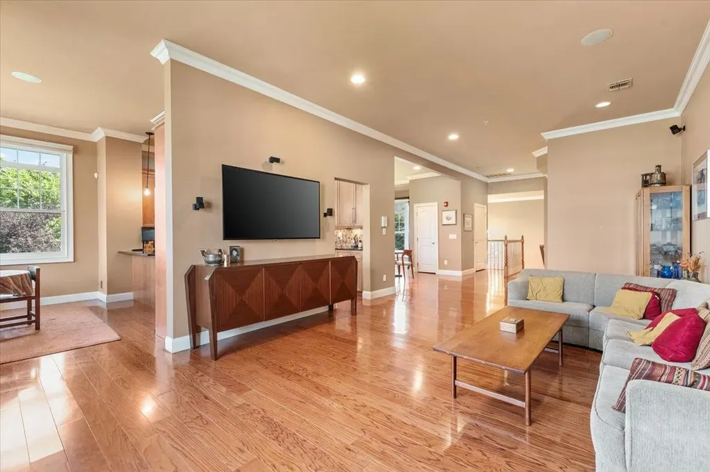 481 Pacing Way Westbury NY 11590