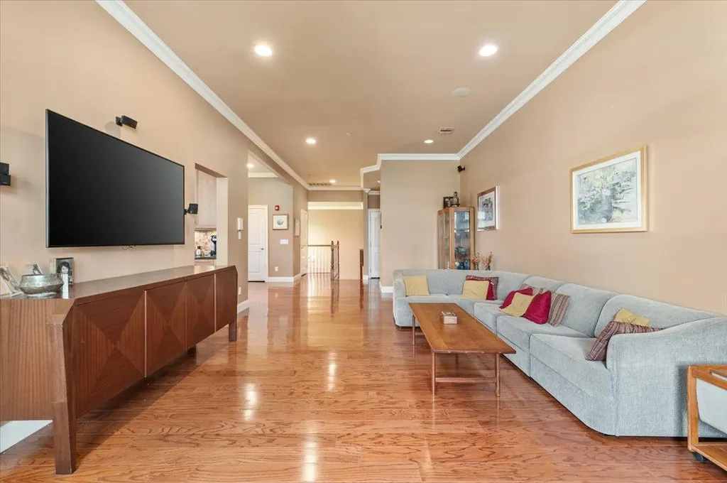 481 Pacing Way Westbury NY 11590