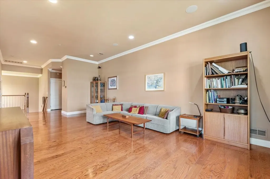 481 Pacing Way Westbury NY 11590
