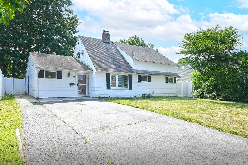 33 Teamster Lane Levittown NY 11756