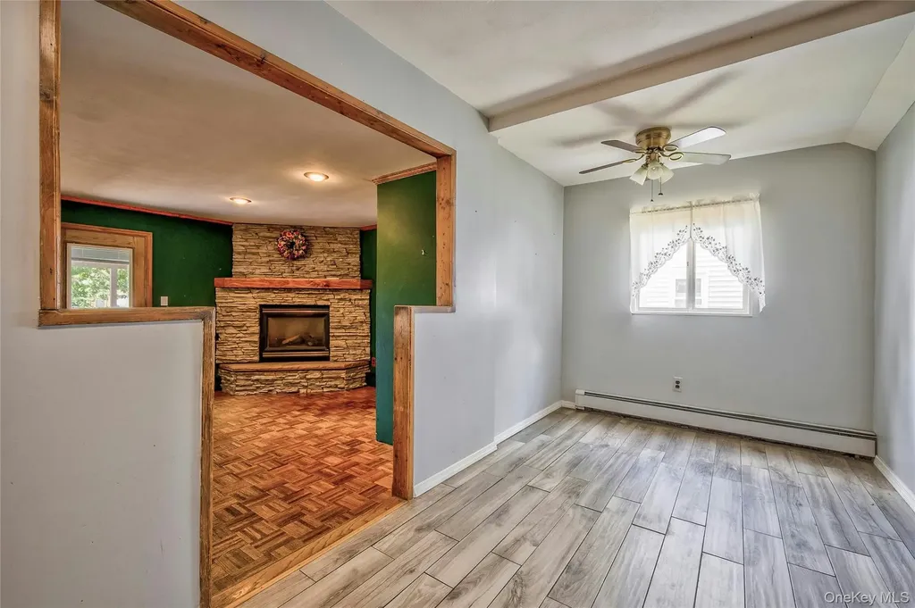 465 N Monroe Avenue Lindenhurst NY 11757