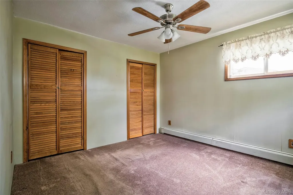 465 N Monroe Avenue Lindenhurst NY 11757