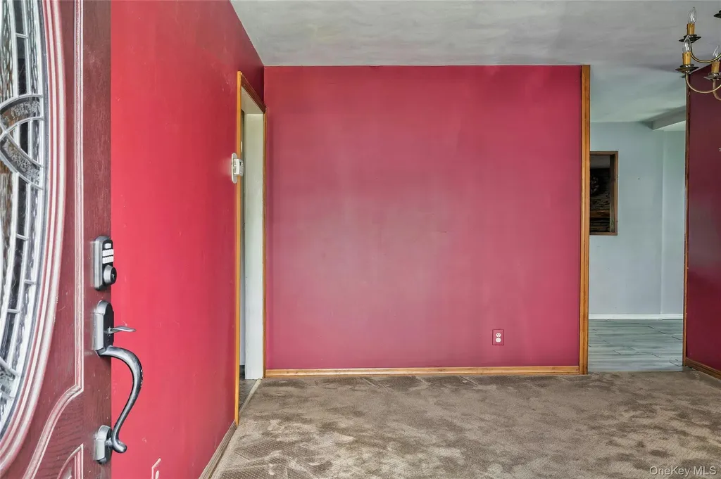 465 N Monroe Avenue Lindenhurst NY 11757