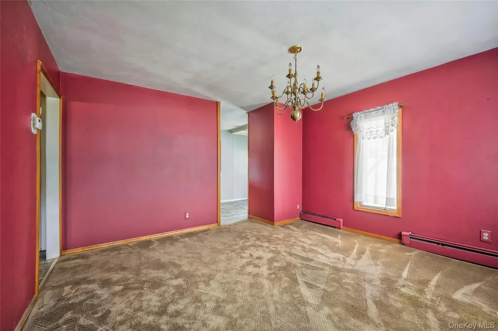 465 N Monroe Avenue Lindenhurst NY 11757