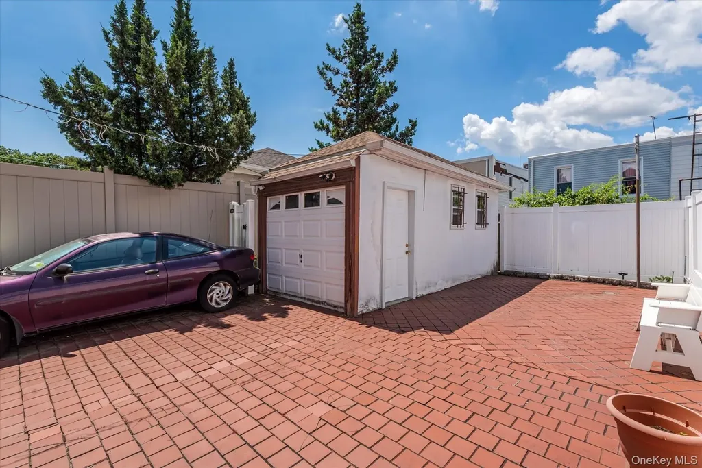 7844 86th Street Glendale NY 11385