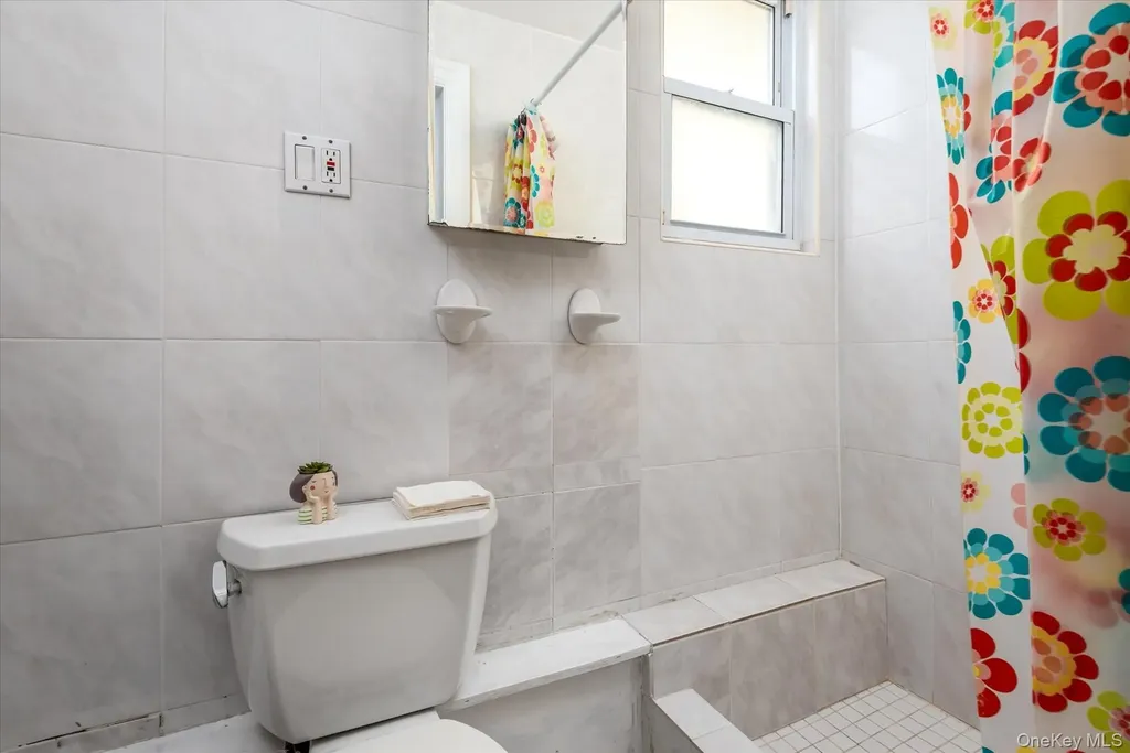 7844 86th Street Glendale NY 11385