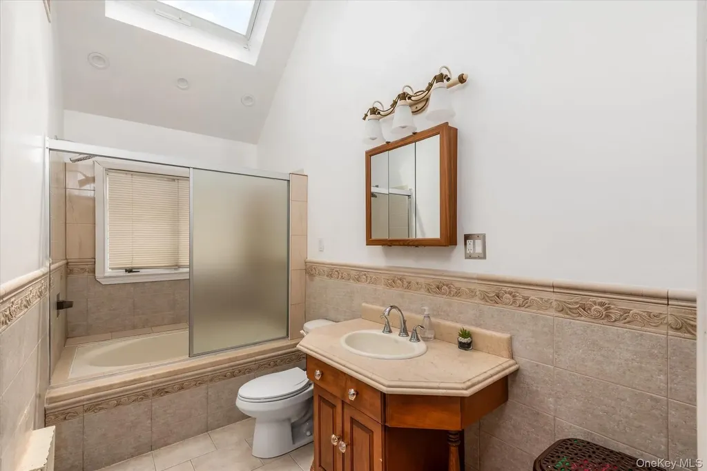 7844 86th Street Glendale NY 11385