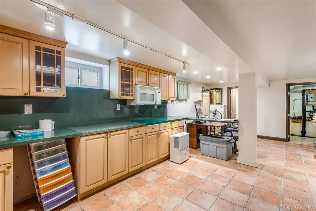 7844 86th Street Glendale NY 11385