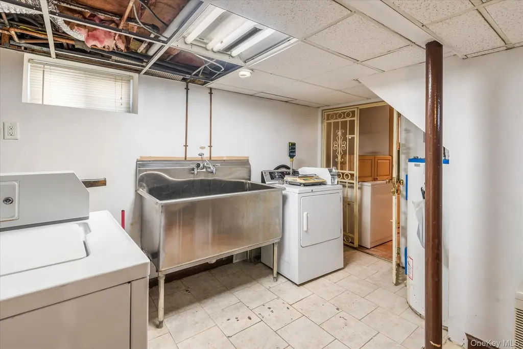 7844 86th Street Glendale NY 11385