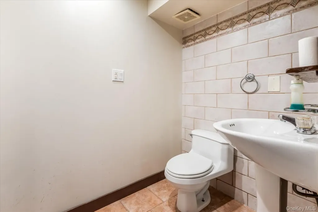 7844 86th Street Glendale NY 11385