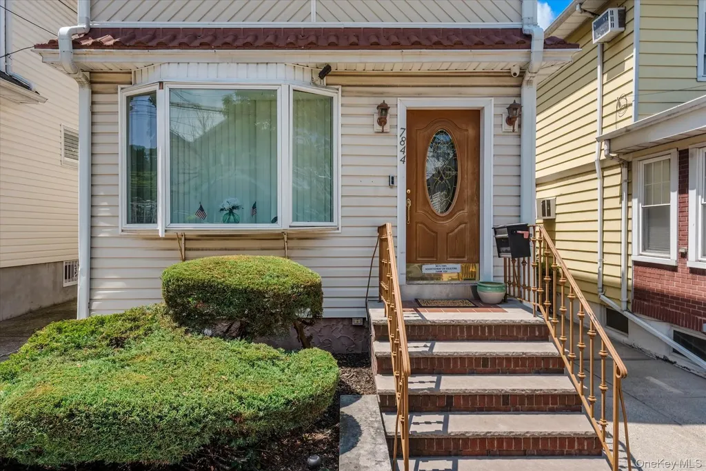 7844 86th Street Glendale NY 11385