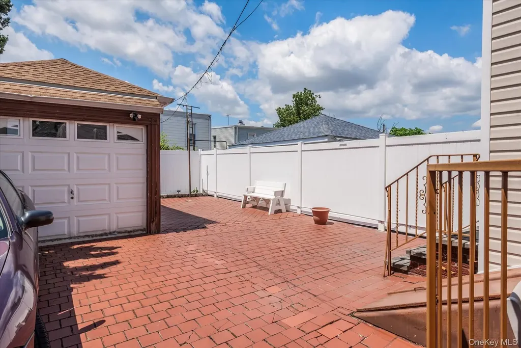 7844 86th Street Glendale NY 11385