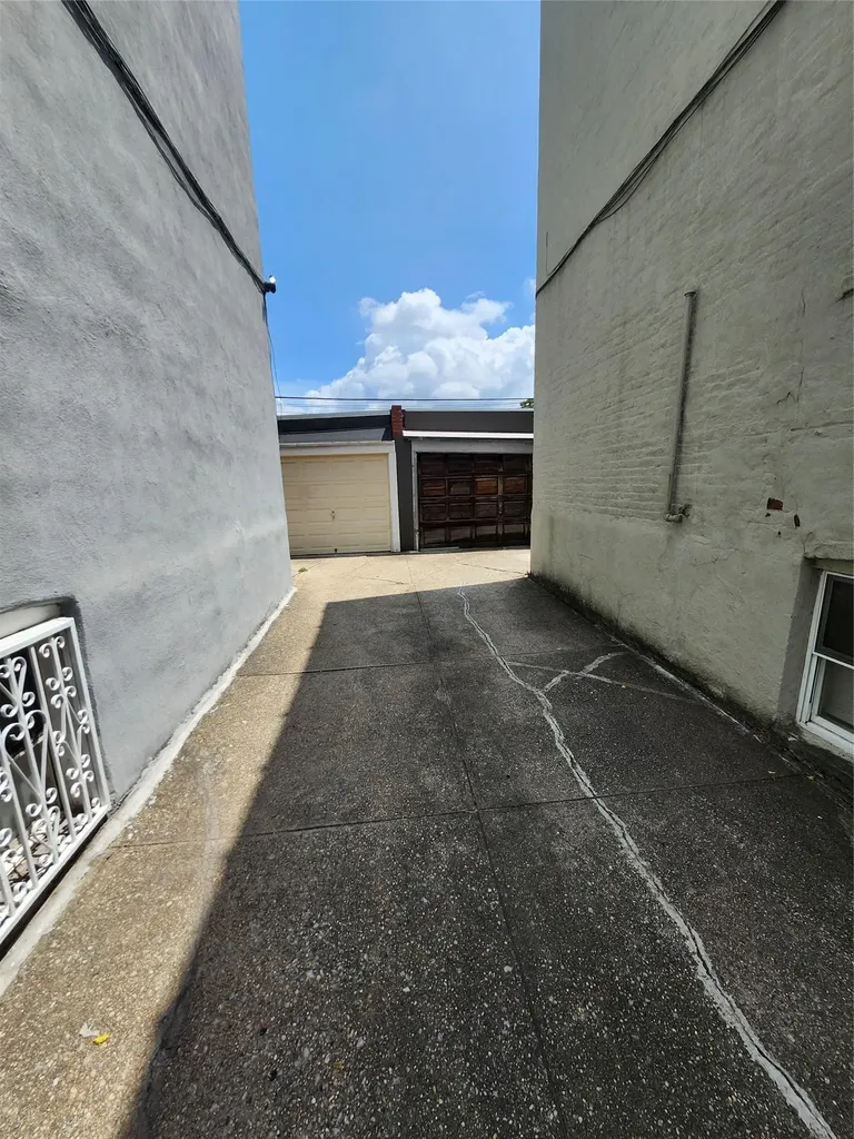 317 E 49th Street Brooklyn NY 11203