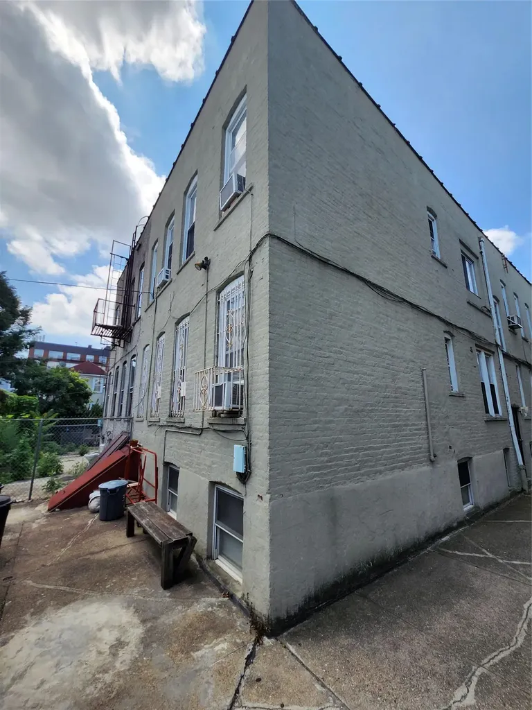 317 E 49th Street Brooklyn NY 11203