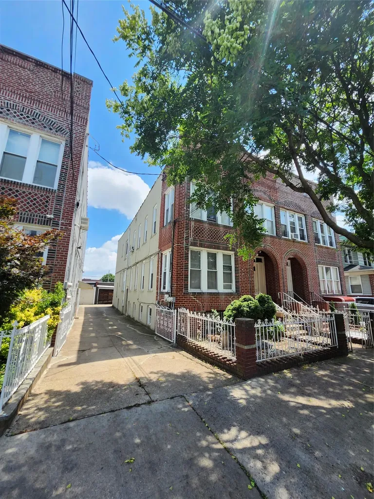 317 E 49th Street Brooklyn NY 11203