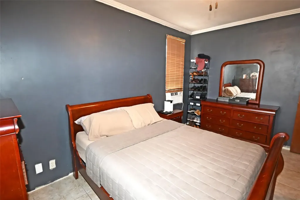 7823 85th Street Glendale NY 11385