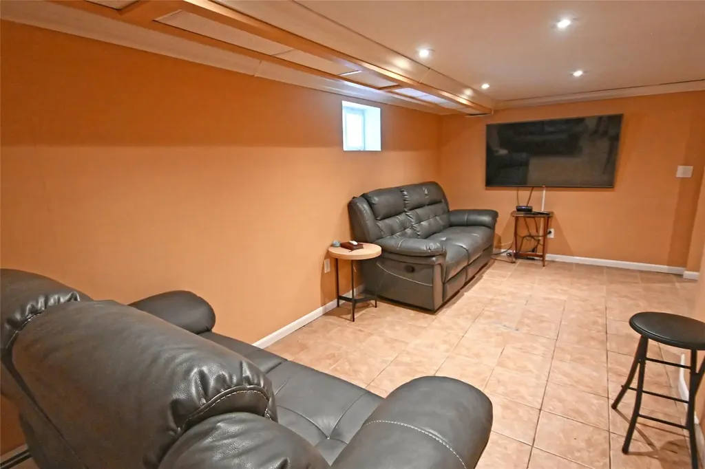7823 85th Street Glendale NY 11385