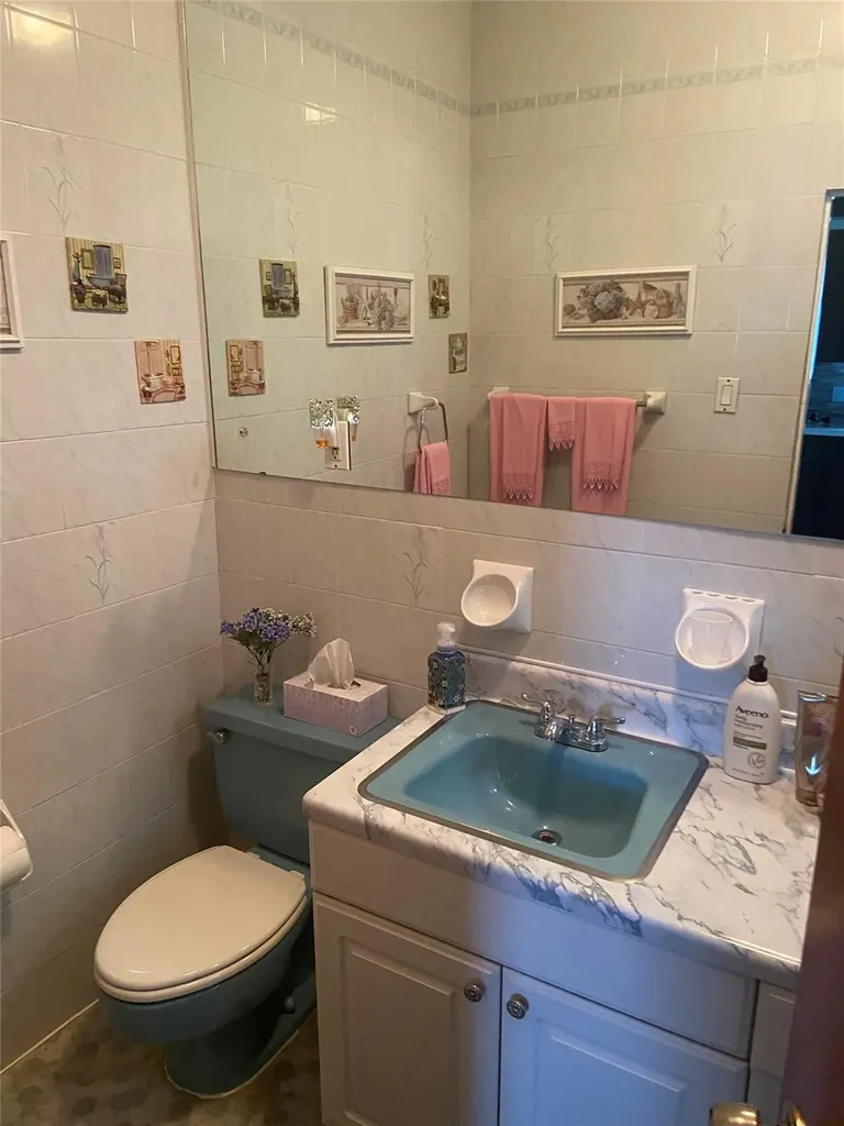 7823 85th Street Glendale NY 11385