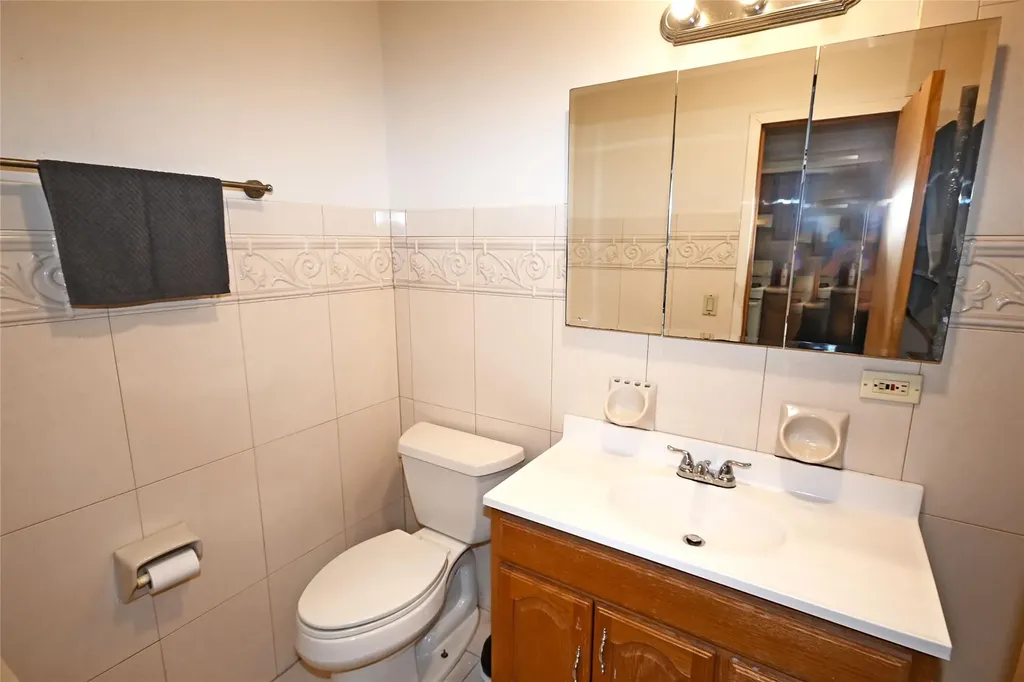 7823 85th Street Glendale NY 11385