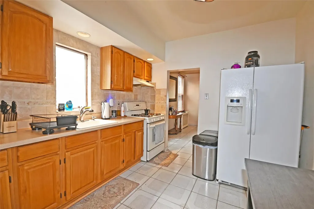 7823 85th Street Glendale NY 11385