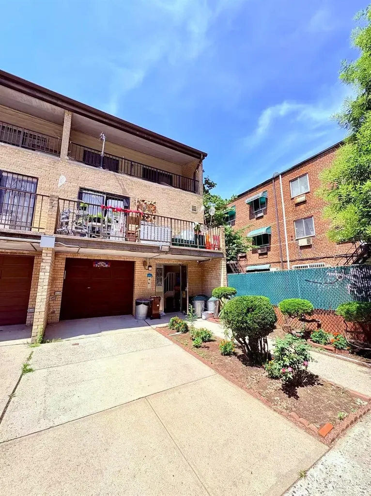 143-53 Barclay Avenue Flushing NY 11355