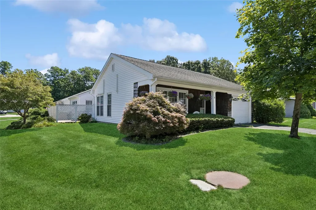 2 Lamont Road Ridge NY 11961