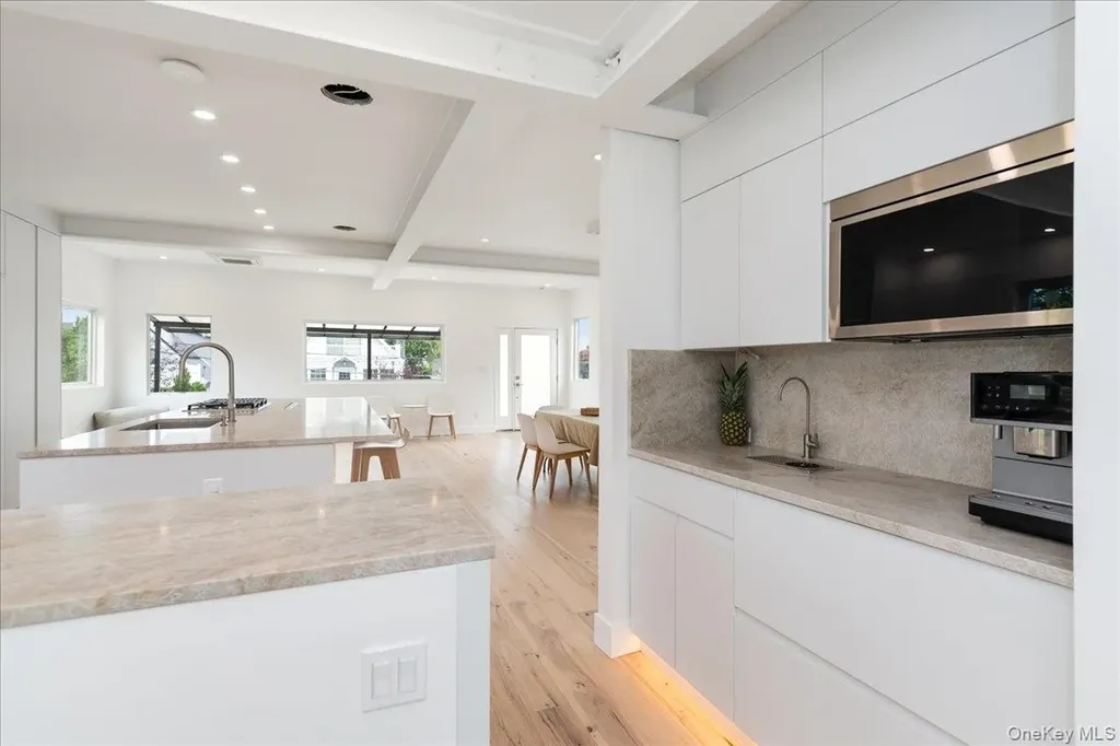 2105 Bay Boulevard Atlantic Beach NY 11509