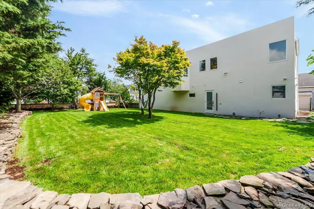 2105 Bay Boulevard Atlantic Beach NY 11509