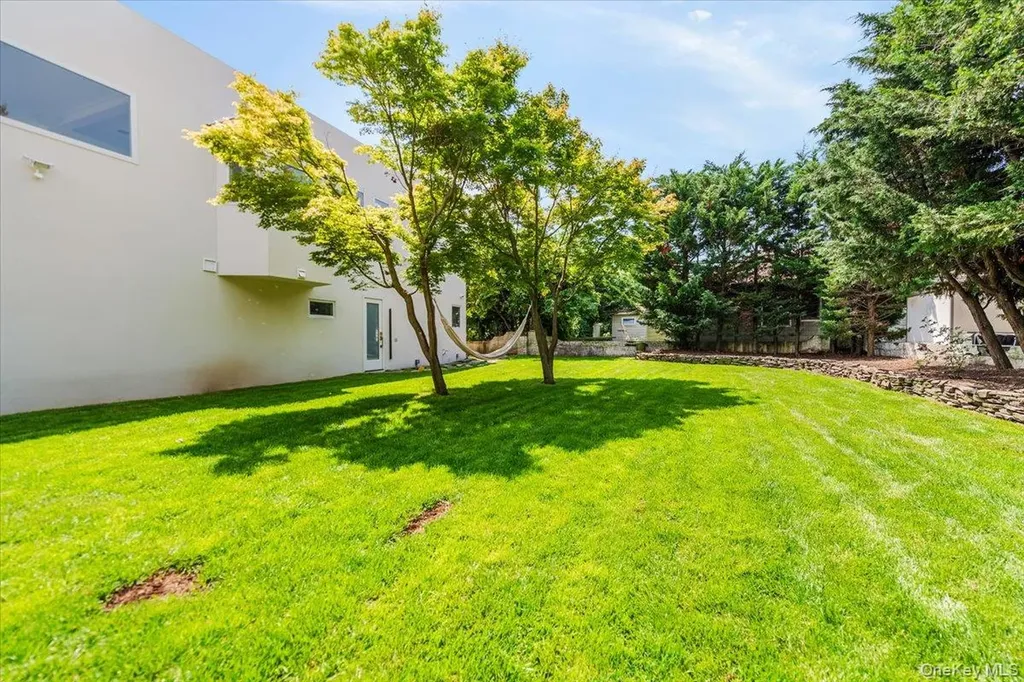 2105 Bay Boulevard Atlantic Beach NY 11509