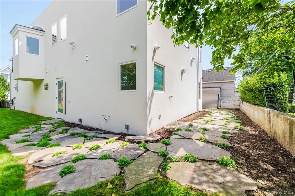 2105 Bay Boulevard Atlantic Beach NY 11509
