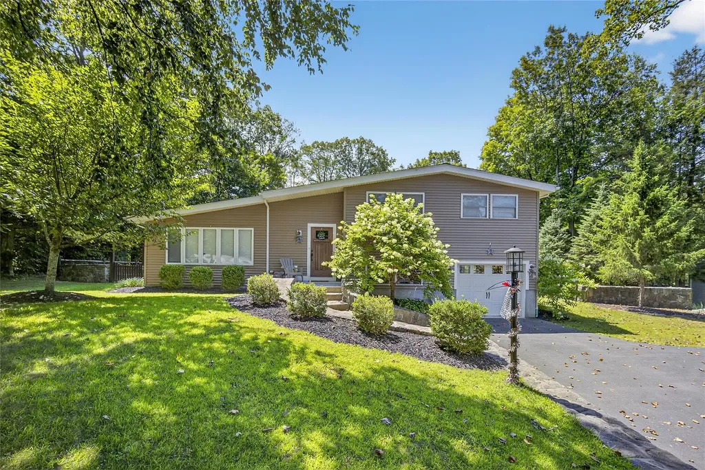 22 Somerset Road Mahopac NY 10541