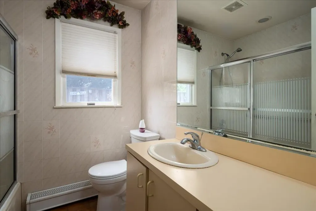 10 Seneca Drive Massapequa NY 11758
