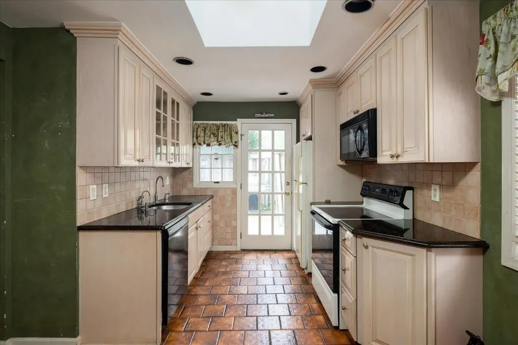 10 Seneca Drive Massapequa NY 11758