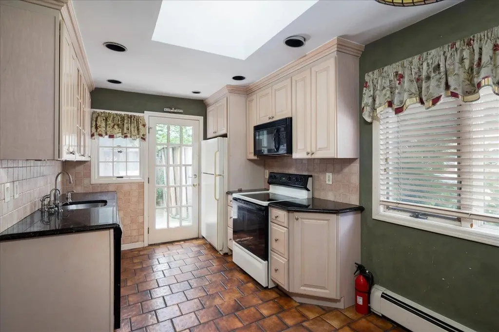 10 Seneca Drive Massapequa NY 11758