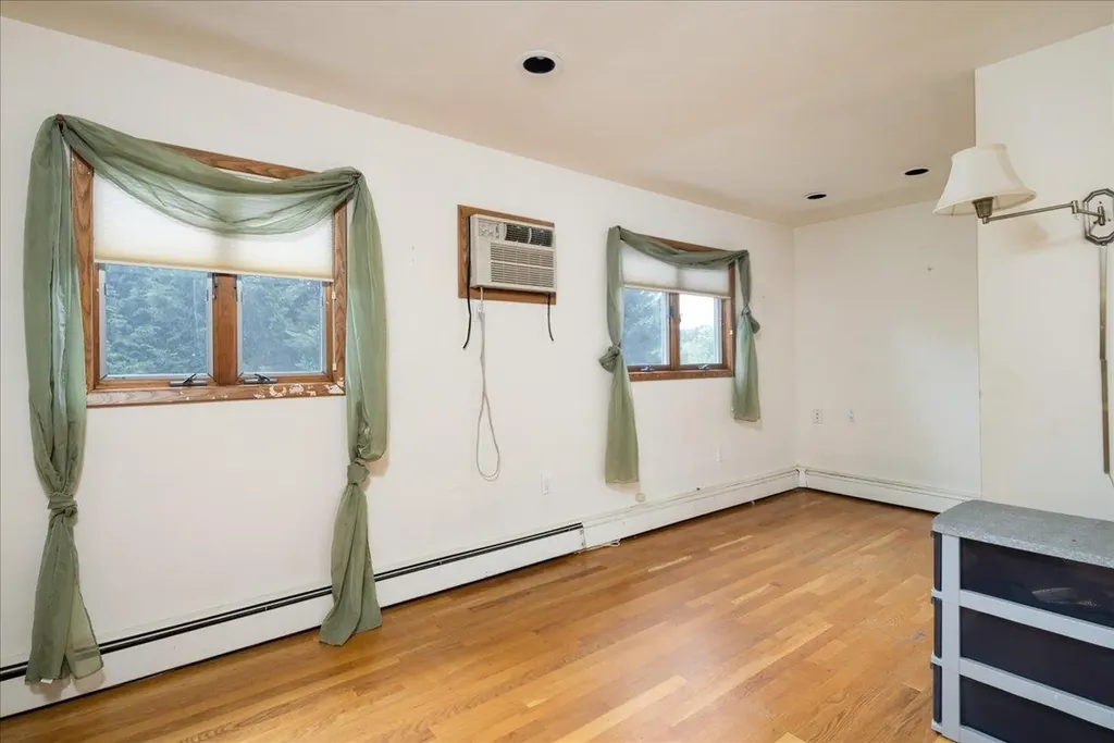 10 Seneca Drive Massapequa NY 11758