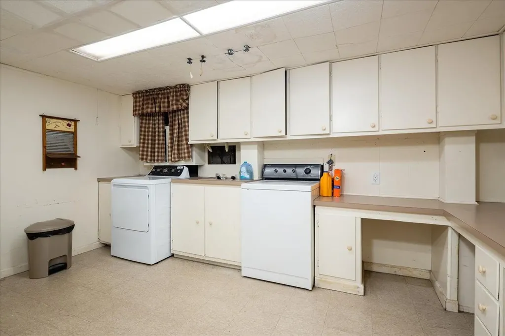 10 Seneca Drive Massapequa NY 11758