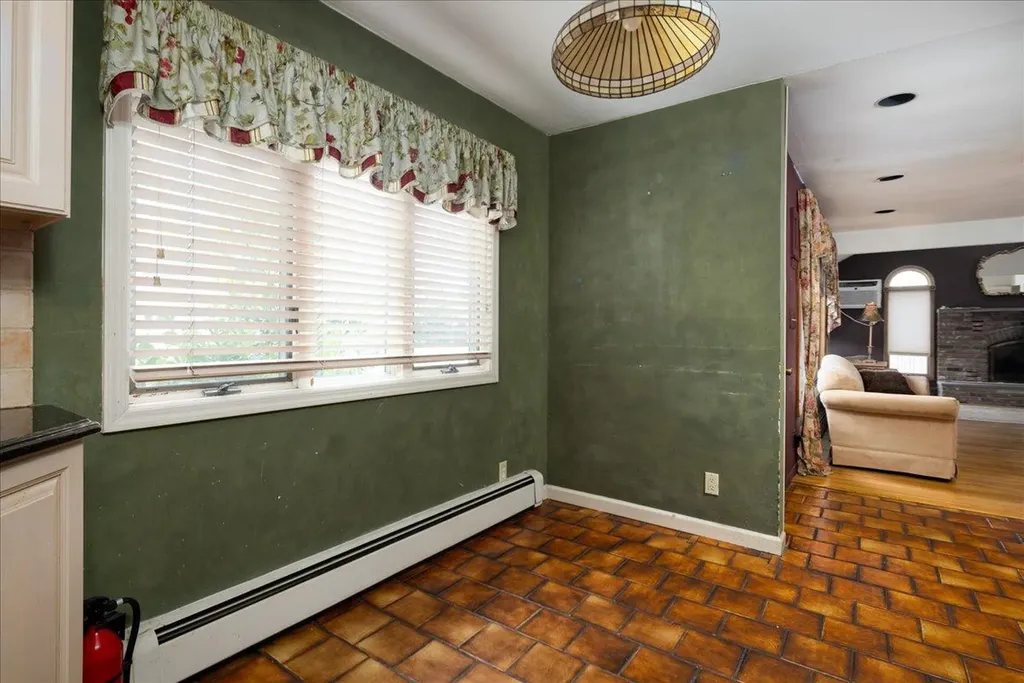 10 Seneca Drive Massapequa NY 11758