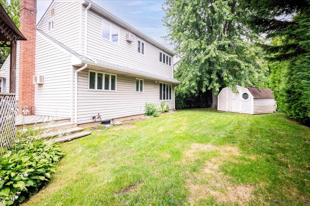 10 Seneca Drive Massapequa NY 11758