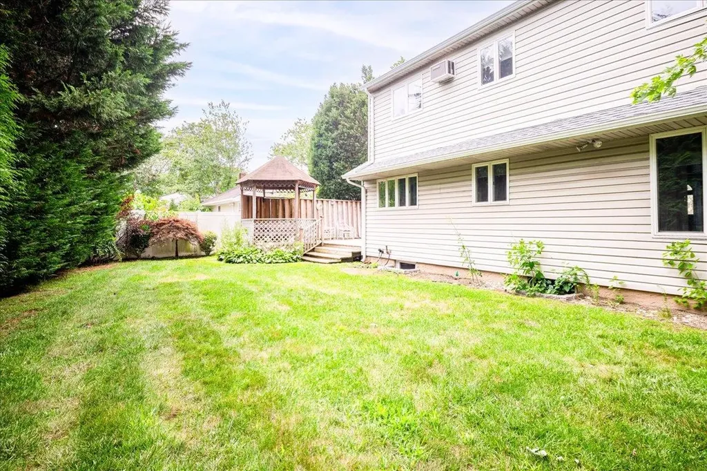 10 Seneca Drive Massapequa NY 11758