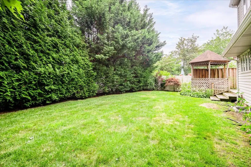 10 Seneca Drive Massapequa NY 11758