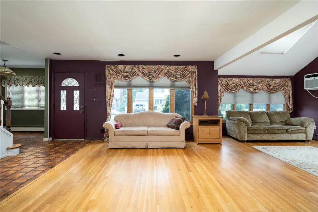 10 Seneca Drive Massapequa NY 11758
